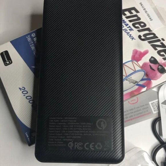 Energizer Ultimate Lithium 20 000mah Qi Wireless 12V Portable Charger - Black - Picture 2 of 11